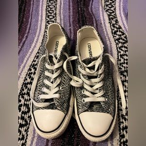 Converse- Women’s sz 9.5 all-star shoe. Like new condition.